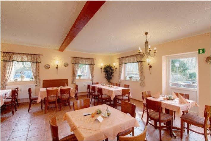 Gaststube Zum Amtskrug Guest House Salzgitter Exterior photo